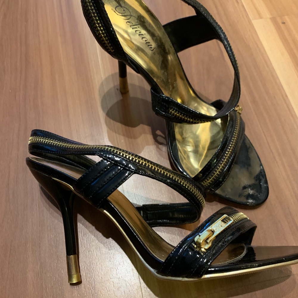 Heels with gold zipper detail